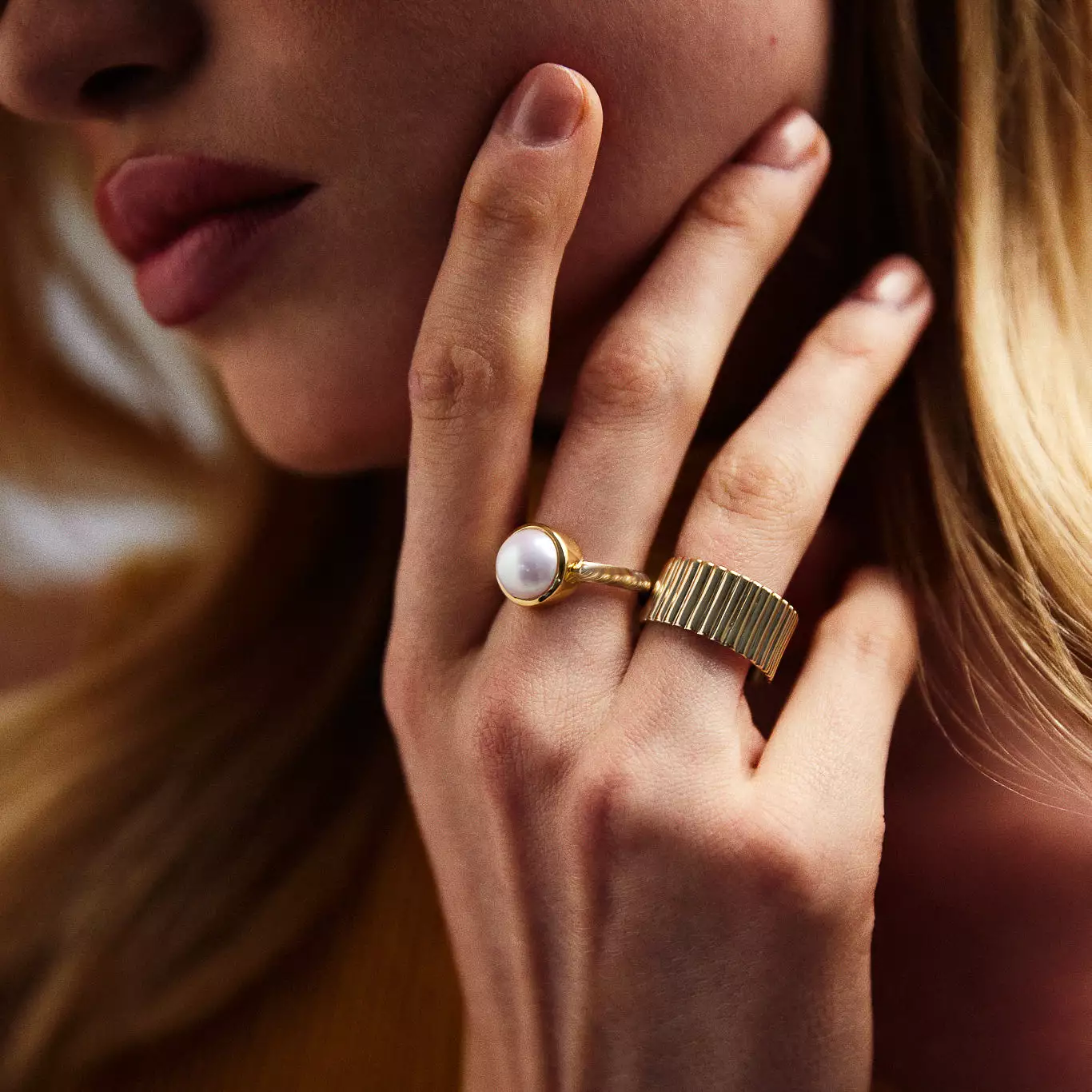 A Najo Garland Pearl Gold Ring